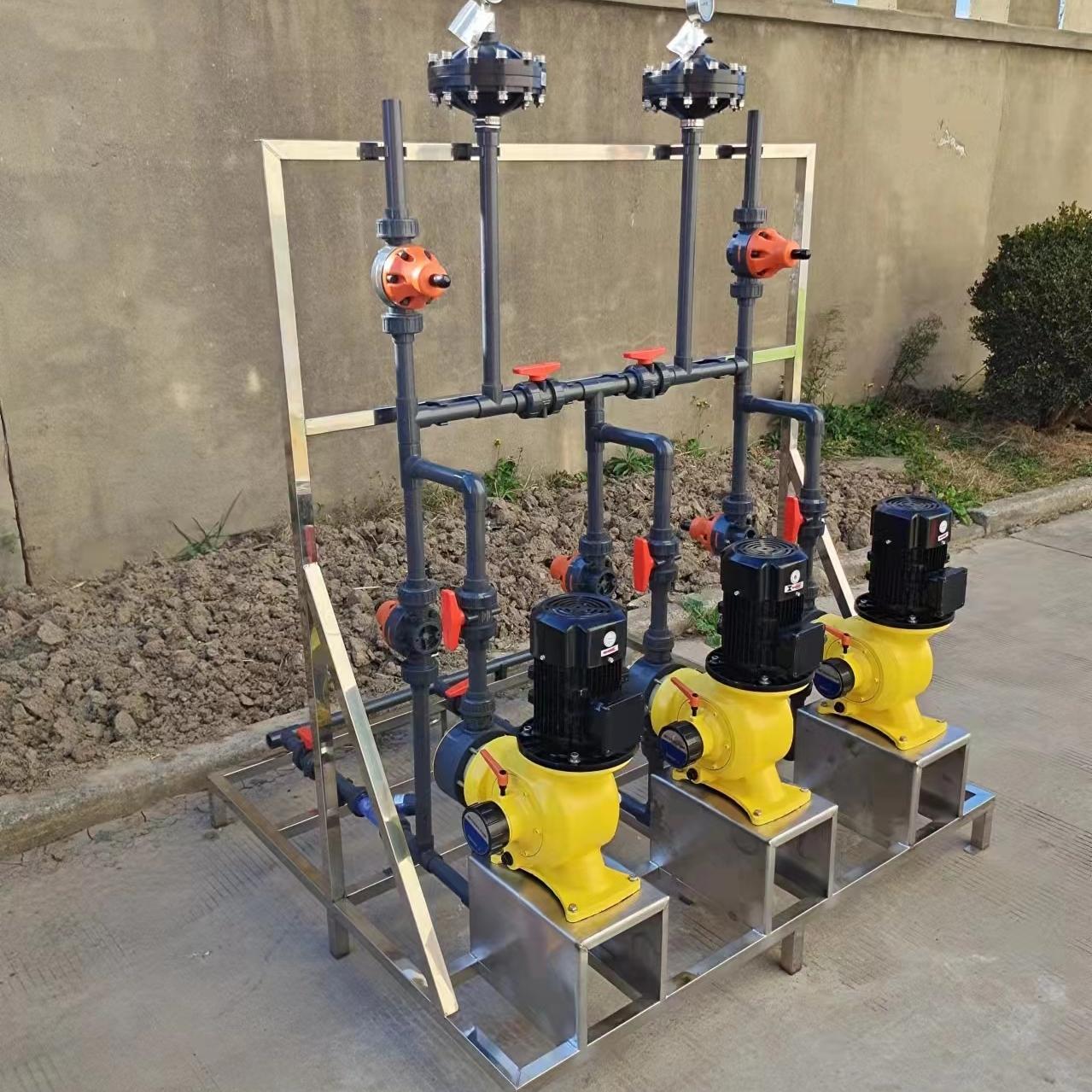 Two-in-one dosing device for Acid and alkali